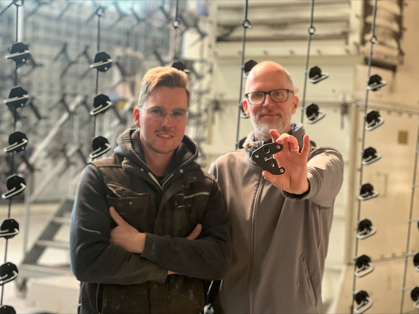Photo: Hannes Emmich and Dr. Marcus Rechberger at the production site of L. Grigoletto GmbH ©LEHVOSS